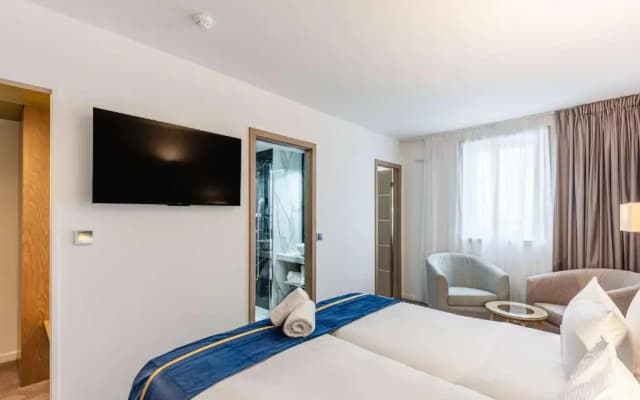 Brit Hotel Privilège Paris - Rosny - photo 2