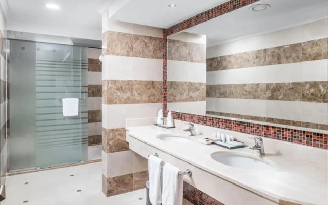 Al Aqeeq Madinah Hotel - photo 9