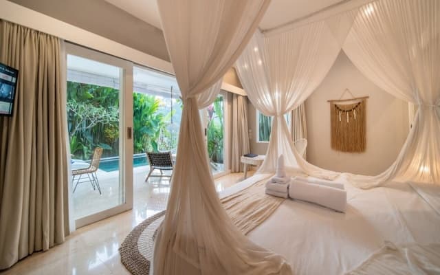 Romantic Jungle Villa, 1 BR, Ubud With Staff - photo 3