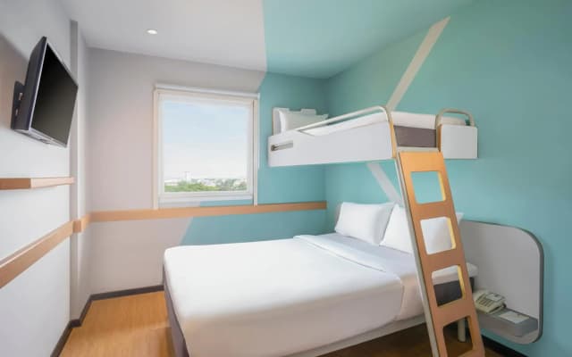 Hotel ibis budget Jakarta Airport - photo 4