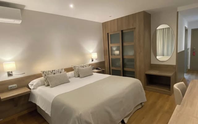 Hotel Colón Rambla - photo 3