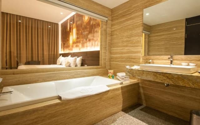 FM7 Resort Hotel - photo 9