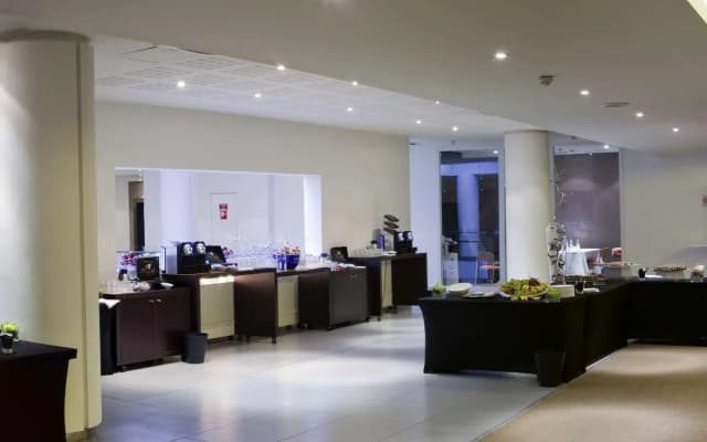 Novotel Paris Est Centre De Conference Hotel - photo 2