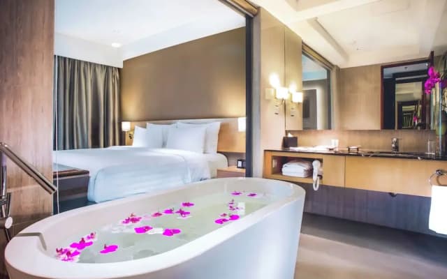JS Luwansa Hotel and Convention Center - photo 5