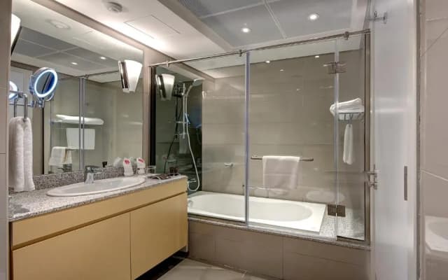 Royal Continental Hotel - photo 4