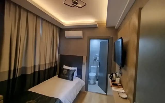Stay On Hotel - photo 1