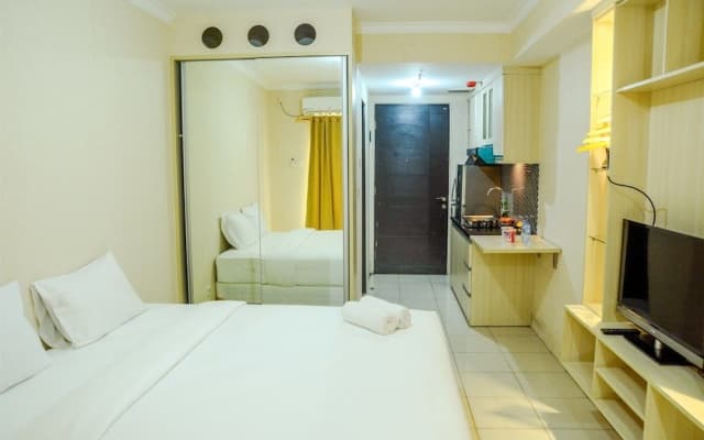 Modern Studio Grand Serpong Apartment By Travelio - photo 1