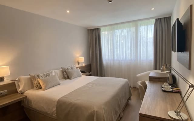 Hotel Colón Rambla - photo 1