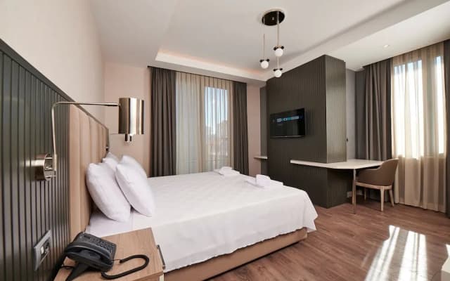 Livinton Hotel - photo 1