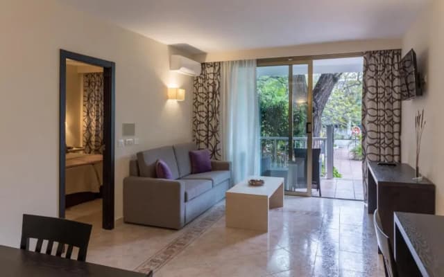 Hotel Colón Rambla - photo 1