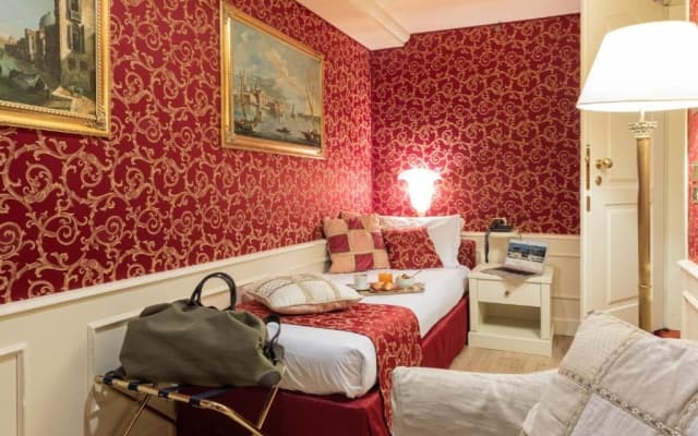 Duodo Palace Hotel - photo 1