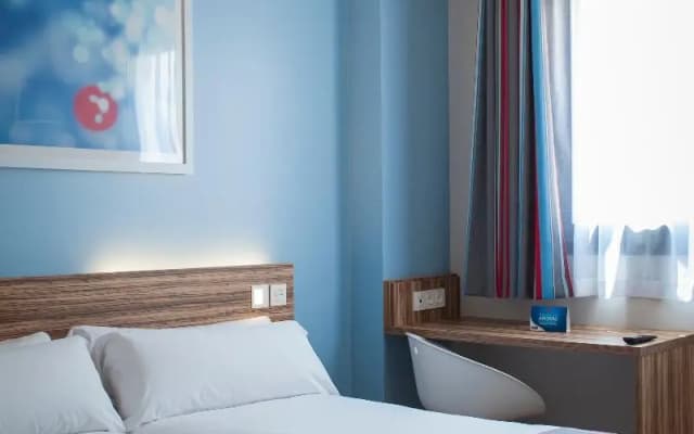 Travelodge Barcelona Poblenou - photo 2