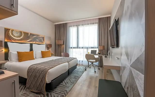 Leonardo Royal Hotel Barcelona Fira - photo 1
