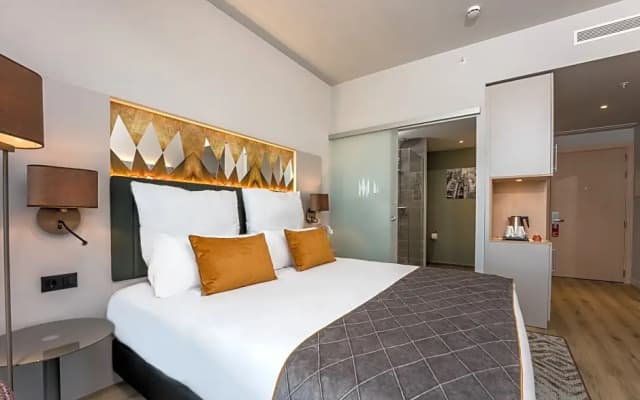 Leonardo Royal Hotel Barcelona Fira - photo 3