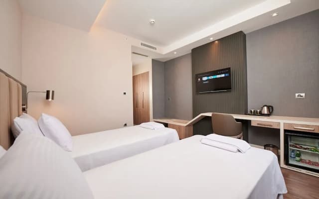 Livinton Hotel - photo 2