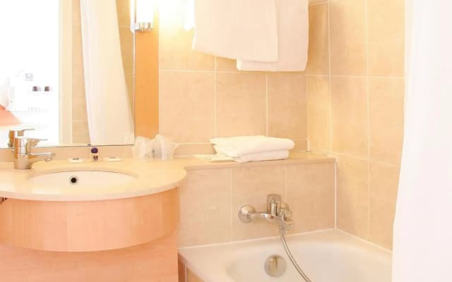 Central Hotel - photo 8