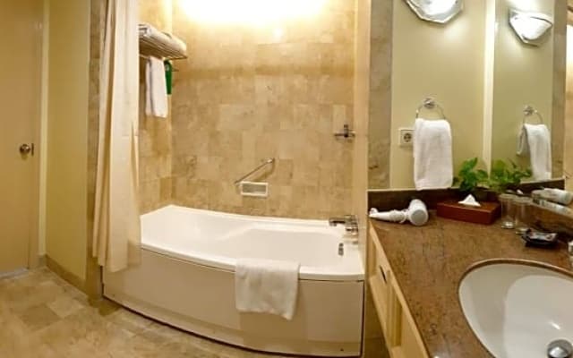 Aryaduta Lippo Village - photo 8