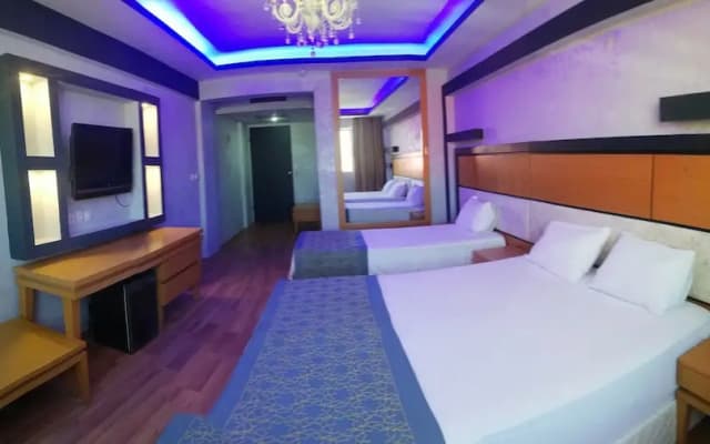 Unaten Otel - photo 3