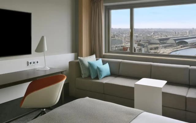 Mövenpick Hotel Amsterdam City Centre - photo 2
