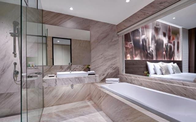 FM7 Resort Hotel - photo 3