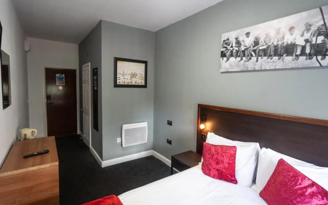Imperial Salford Hotel - photo 2