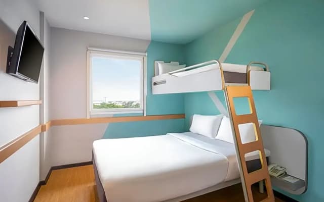 Hotel ibis budget Jakarta Airport - photo 2