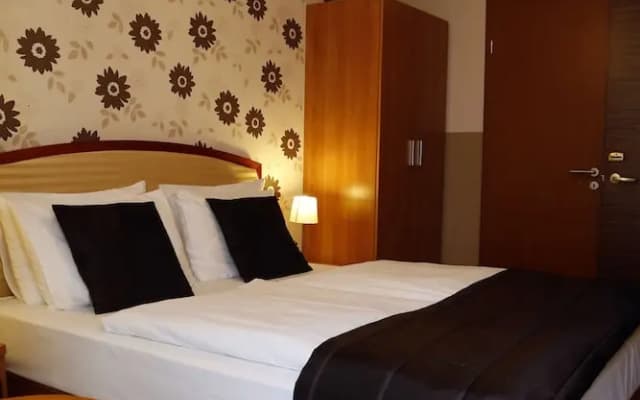 Six Inn Hotel - photo 2