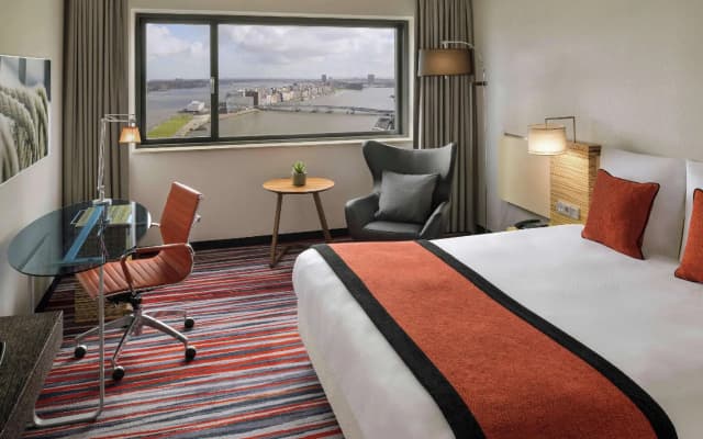 Mövenpick Hotel Amsterdam City Centre - photo 1