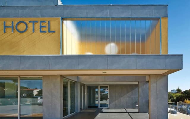 Hotel 3K Faro Aeroporto - photo 1