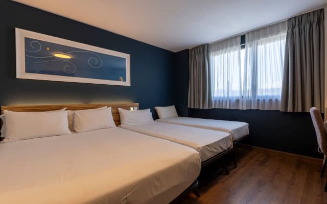 Travelodge Barcelona Poblenou - photo 8
