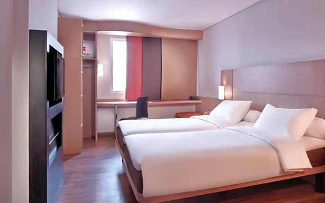 Ibis Gading Serpong - photo 1