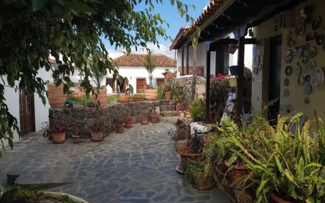 Charming 1-bed House in La Laguna - photo 4
