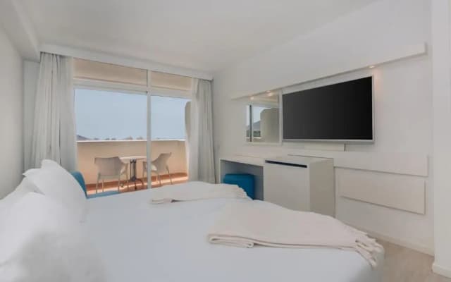 Iberostar Waves Bouganville Playa - photo 1