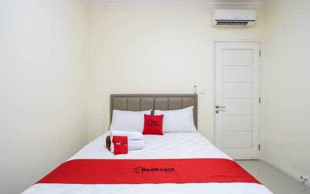 RedDoorz Plus near Siloam Karawaci - photo 4