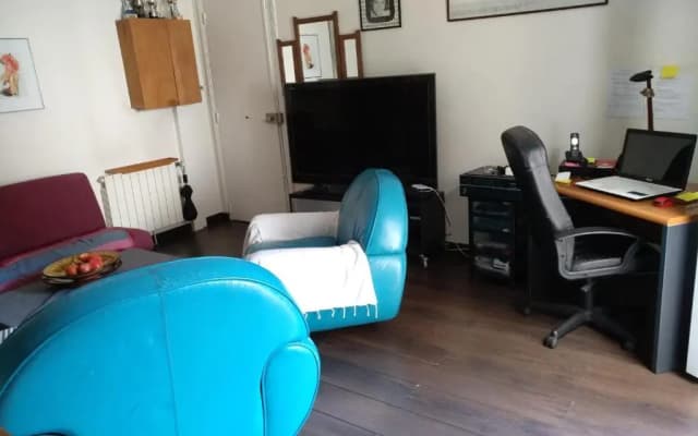 cosy rare 2 bedroom apartment around a private garden - photo 10