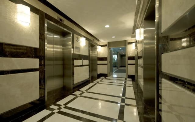V Hotel Bencoolen - photo 8