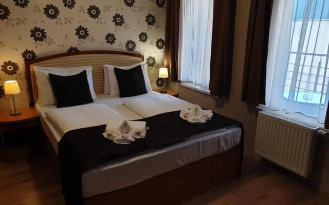 Six Inn Hotel - photo 2