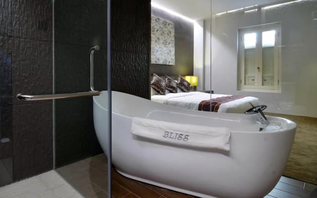 Bliss Hotel Singapore - photo 8
