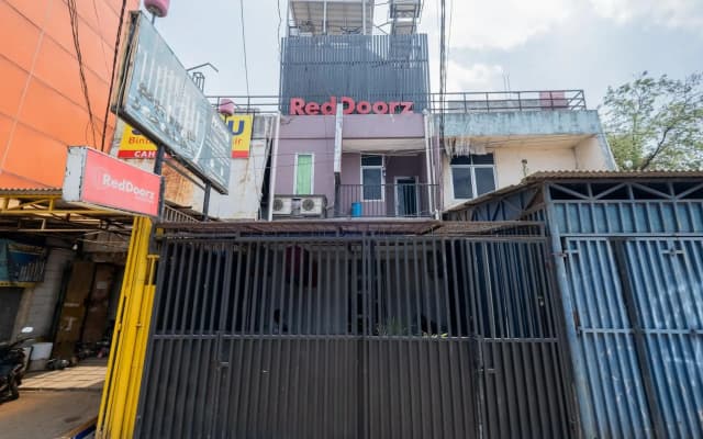 RedDoorz near STAN - photo 1