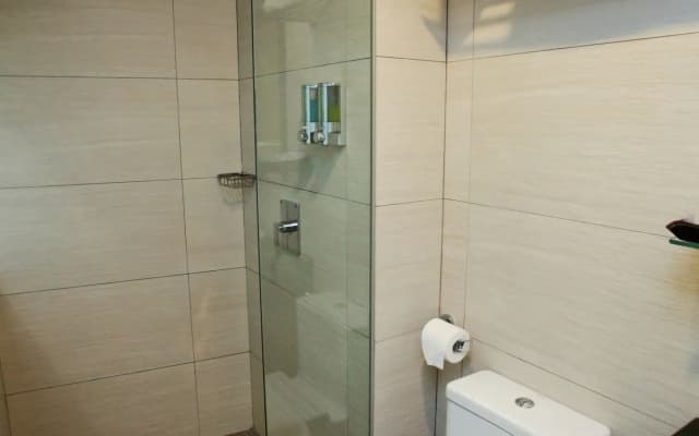J8 Hotel - photo 8