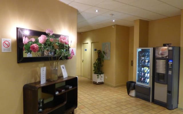 Central Hotel - photo 2