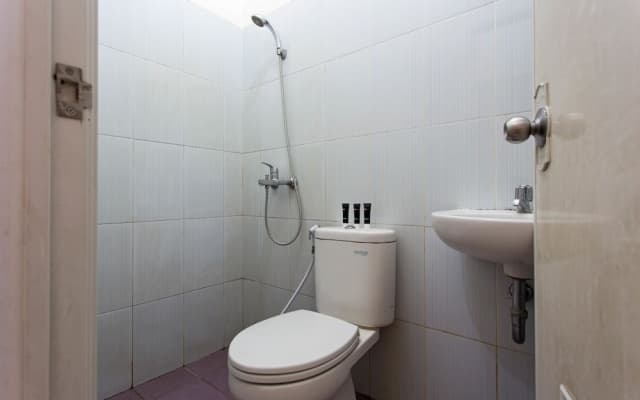 RedDoorz Plus near Siloam Karawaci - photo 2