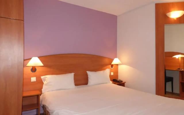 Central Hotel - photo 3