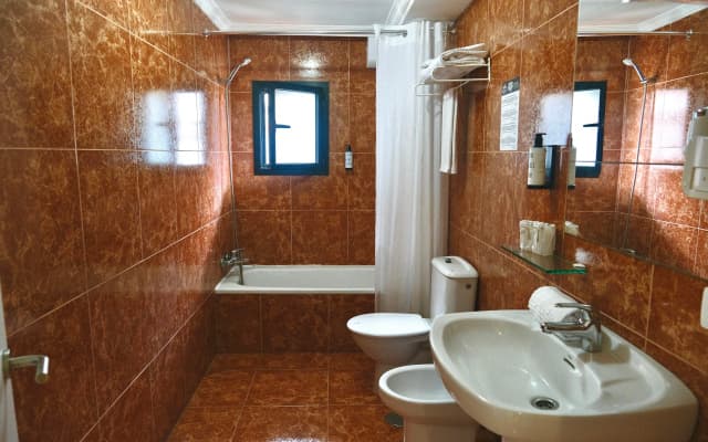 Hotel Adonis Capital - photo 8