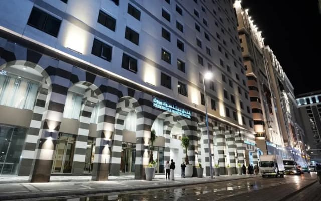 Peninsula Worth Hotel - photo 1