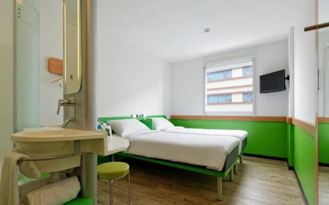 Hotel ibis budget Jakarta Airport - photo 3