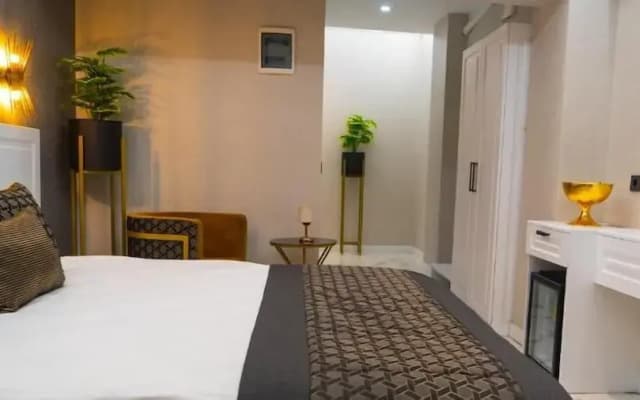 Park Mi̇lano Hotel - photo 5