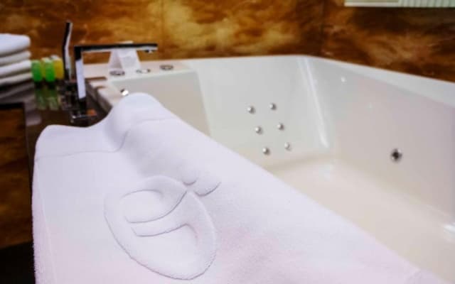 FM7 Resort Hotel - photo 6