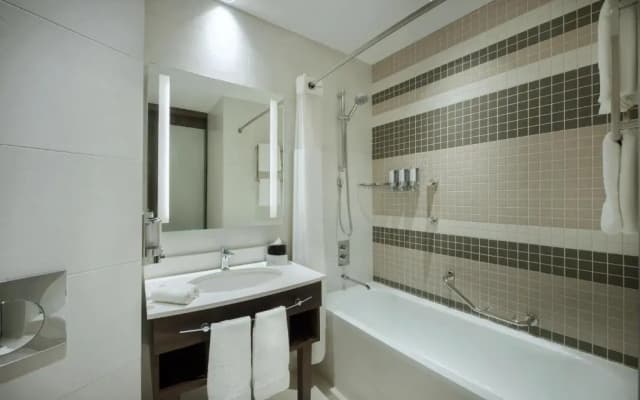 Hampton by Hilton Dubai Airport - photo 4