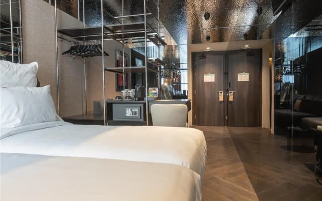 Adia Aluma Athens, Curio Collection By Hilton - photo 3